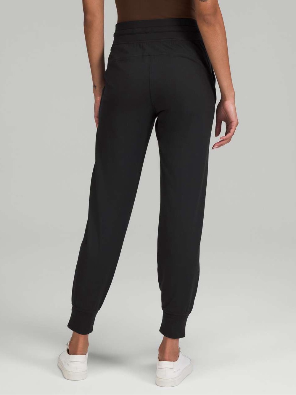 i127 LULULEMON Ready to Rulu Jogger